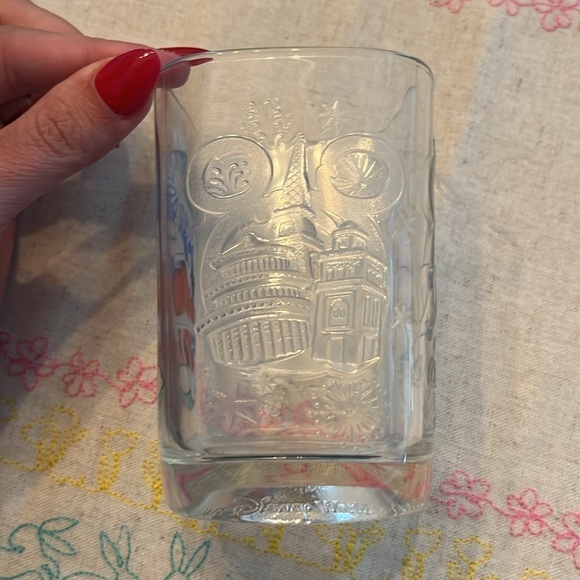 Vintage McDonald’s Walt Disney World Epcot collectible glass - Picture 3 of 6